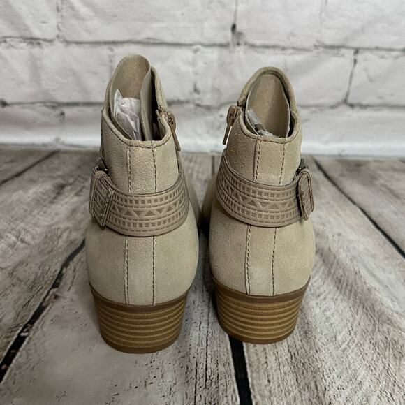 Clarks Addiy Kara Beige Ankle Boots, Size 9.5, NWT - Picture 4 of 9